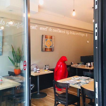 Bed and Breakfast Logies Zen Aan Zee Остенде Экстерьер фото