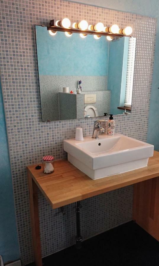 Bed and Breakfast Logies Zen Aan Zee Остенде Экстерьер фото
